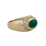 Ring mit ovalem Smaragdcabochon, - Foto 2