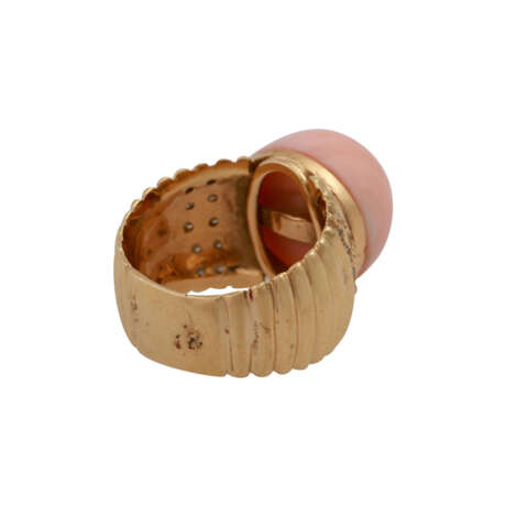 Ring mit rosafarbener Koralle, hoher Cabochon, rund 15 mm, - photo 3