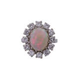 Ring mit ovalem Opal und 12 Brillanten, zusammen ca. 1 ct, - Foto 1