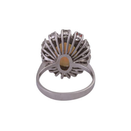 Ring mit ovalem Opal und 12 Brillanten, zusammen ca. 1 ct, - фото 4