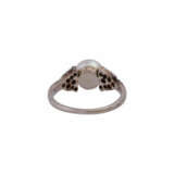 Ring mit zentraler Zuchtperle und Achtkantdiamanten, zusammen ca. 0,18 ct, - фото 4