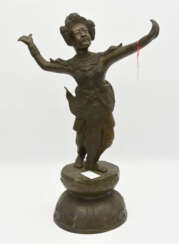 "TANZENDE GÖTTIN", Bronze patiniert, Südasien frühes 20. Jahrhundert