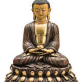 Kleiner Buddha Amitabha auf Lotosthron mit Almosengefäß - Foto 1