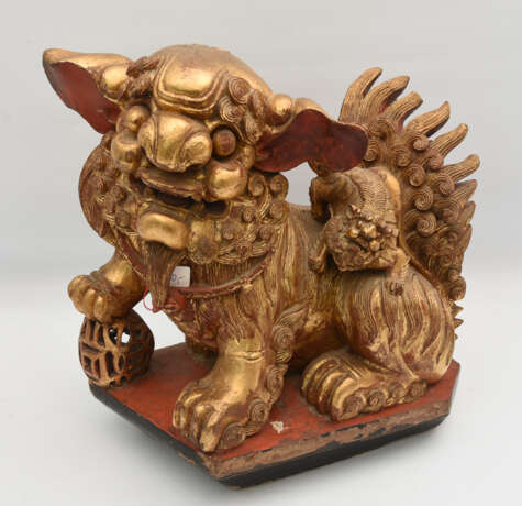 SHI-SHI, bemaltes und goldstaffiertes Holz, China Ende 19. Jahrhundert - Foto 1