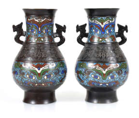 Paar Cloisonne-Vasen, China