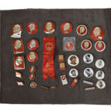 33 Mao-Sticker Und Embleme, - photo 1