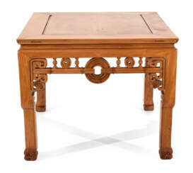 Quadratischer Hartholz-Tisch,