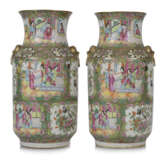 Paar Vasen Mit Figurendekor, - фото 1