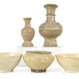 Drei Schalen Und Zwei Vasen, - фото 1