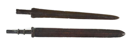 Zwei Kurzschwerter Aus Bronze, - фото 1