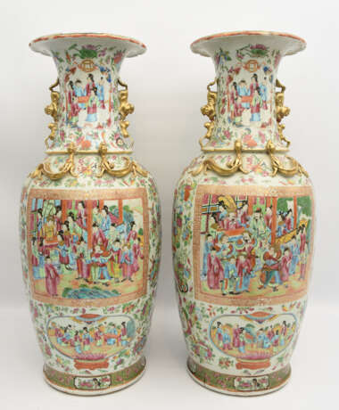 PAAR VASEN, Porzellan bemalt und glasiert, Kanton/ China um 1800 - Foto 1