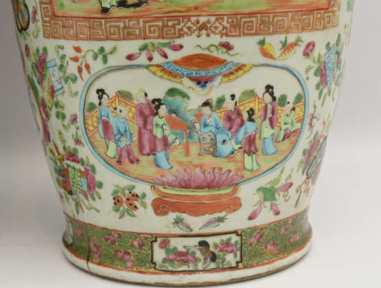PAAR VASEN, Porzellan bemalt und glasiert, Kanton/ China um 1800 - Foto 6