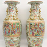 PAAR VASEN, Porzellan bemalt und glasiert, Kanton/ China um 1800 - Foto 9