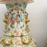 PAAR VASEN, Porzellan bemalt und glasiert, Kanton/ China um 1800 - photo 10