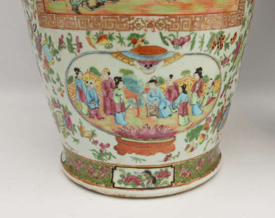 PAAR VASEN, Porzellan bemalt und glasiert, Kanton/ China um 1800 - photo 12