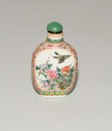 Lot: 3 Snuff Bottles - фото 2