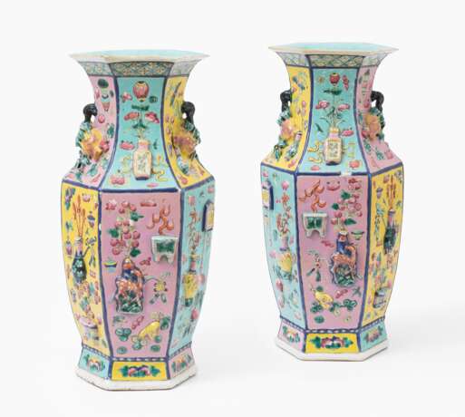 1 Paar Relief-Vasen - photo 1