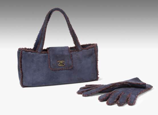 Chanel, Lammfell-Handtasche und -Handschuhe - photo 3
