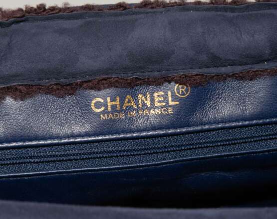 Chanel, Lammfell-Handtasche und -Handschuhe - photo 15