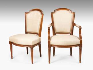 Satz von vier Stühlen und passend 3 Armlehnstühlen