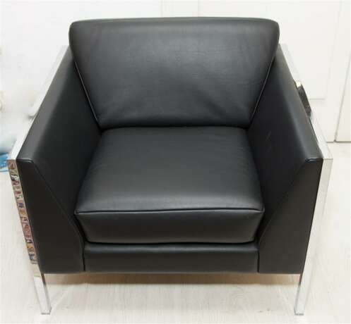 DE SEDE. Sessel, schwarzes Leder und Chrom, 21. Jahrhundert - Foto 2