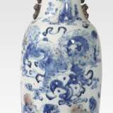 Sehr grosse Vase mit blauem Dekor - photo 1