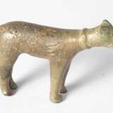 Bronze-Hund mit Halsband - photo 1