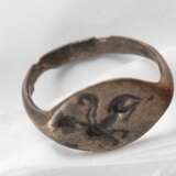 Silberner Ring mit eingraviertem Greif - Foto 1
