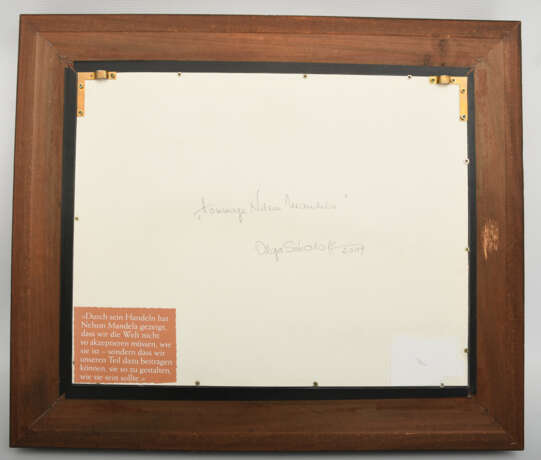 OLGA SOKOLOFF," Hommage Nelson Mandela", Assemblage div.Objekte/ Materialien hinter Glas gerahmt, 2009 - photo 4