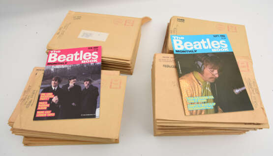 THE BEATLES- MAGAZINES 2: BOOK MONTHLY, Printmedium über die Beatles, UK 1990-2000 - фото 2