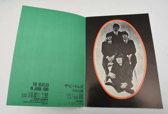 THE BEATLES- TOURBOOK: "THE BEATLES IN JAPAN", zweisprachig, polychromer Popart- Print, Japan 1966 - Foto 2