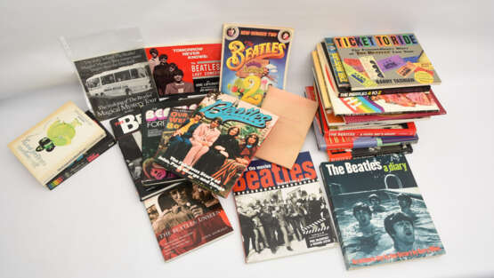THE BEATLES- BOOKS 1: diverse Monografien, Fanbücher, Tourbücher, UK/USA/BRD 1970er-1990er - фото 1