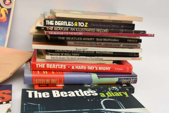 THE BEATLES- BOOKS 1: diverse Monografien, Fanbücher, Tourbücher, UK/USA/BRD 1970er-1990er - photo 2