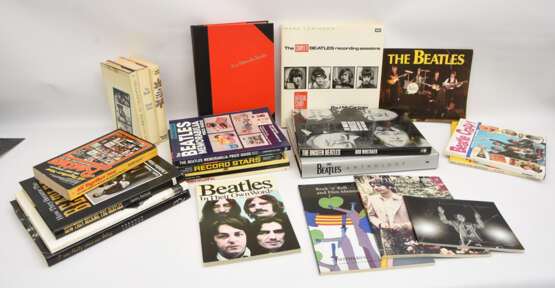 THE BEATLES- BOOKS 3: Sammlung von Monografien, Bildbänden, Fanbüchern, UK/USA/BRD 1960er-1990er-Jahre - фото 1