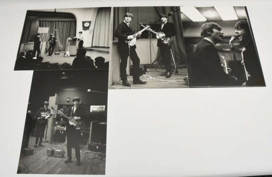 THE BEATLES- PHOTOGRAPHS 1: "Recording in Paris", großformatige S/W Fotos auf Fotopapier, Paris Januar 1964 - photo 1