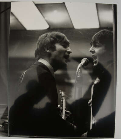 THE BEATLES- PHOTOGRAPHS 1: "Recording in Paris", großformatige S/W Fotos auf Fotopapier, Paris Januar 1964 - Foto 2