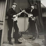 THE BEATLES- PHOTOGRAPHS 1: "Recording in Paris", großformatige S/W Fotos auf Fotopapier, Paris Januar 1964 - фото 4