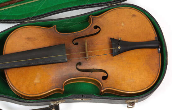 Geige mit 2 Bögen im Kasten - фото 2
