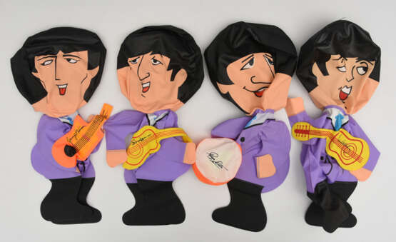 THE BEATLES- DOLLS: Aufblasbare Puppen, polychrom bedrucktes Weichplastik, Schweiz 1966 - photo 1