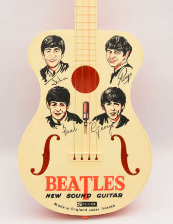 THE BEATLES- MEMORABILIA 8: "BEATLES NEW SOUND GUITAR", Selcol Gitarre aus Plastik, England 1964/1965 - Foto 2