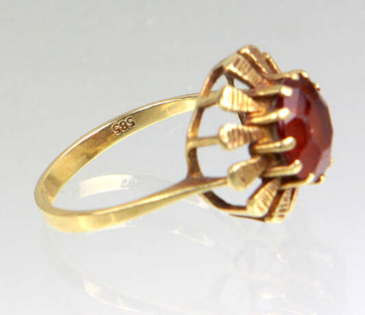 Ring mit rubinfarbenem Besatz - Gelbgold 585 - фото 2