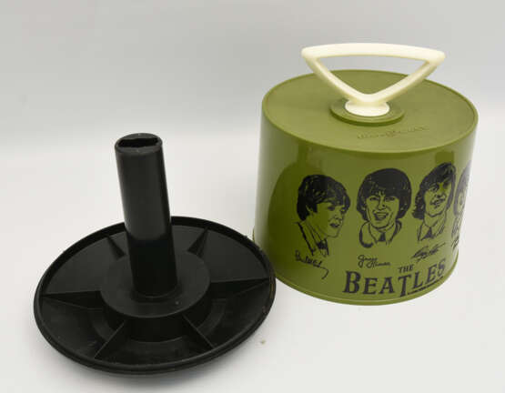 THE BEATLES - MEMORABILIA 14: PORTABLE DISC CASE Plastik- Behälter für Monos, USA um 1965 - photo 2