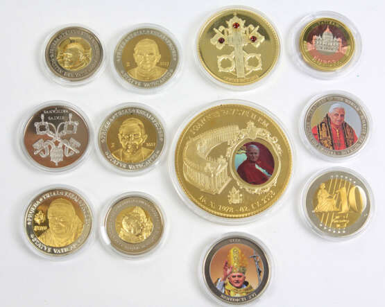 12 Medaillen Vatikan - фото 1