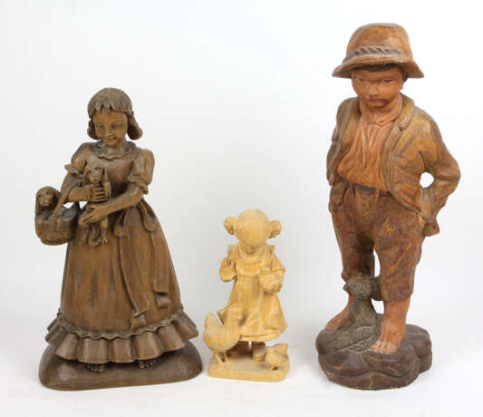 3 geschnitzte Kinderfiguren - photo 1