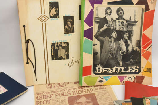 THE BEATLES- COLLECTIBLES: SCRAP BOOKS & CUTTINGS, selbstgemachte Alben und Hefte und Poster, BRD 1967-1971 - photo 3