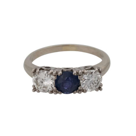 Ring mit Saphir ca. 0,75 ct und 2 Brillanten zusammen ca. 1 ct, - photo 1