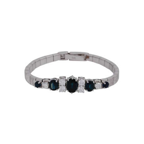 Armband mit 5 Saphiren und 6 Brillanten, zusammen ca. 1,6 ct, - фото 1