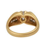 Ring mit Brillanten, zusammen ca. 1,01 ct (punziert), - photo 4