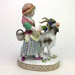 Фигурка «Ребенок-Садовник»: садовница с козой. Мейсенский фарфор, 1-й сорт, очень хорошее состояние.