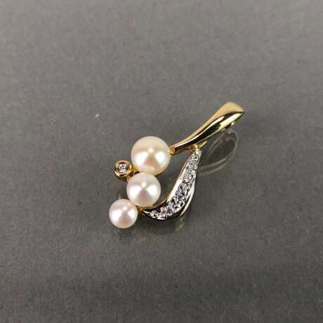 Anhänger / Clipanhänger für die Perlenkette: Gelbgold 333, Brillanten und Perlen. - фото 1
